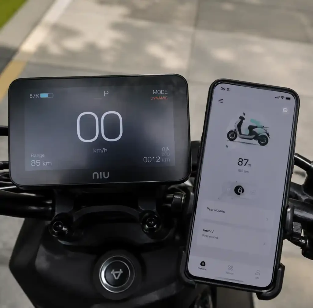 NIU electric motorcycle dashboard and smartphone connectivity features