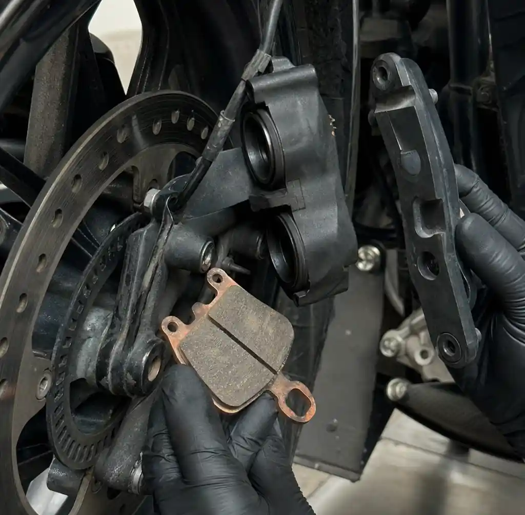 Hydraulic disc brake system inspection on e-bike